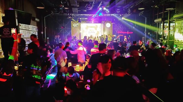 Restoran dengan Live Music Terbaik